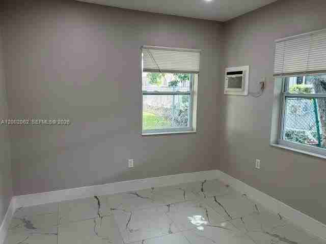 922 Nw 2nd St #4 - Photo 4 of 14