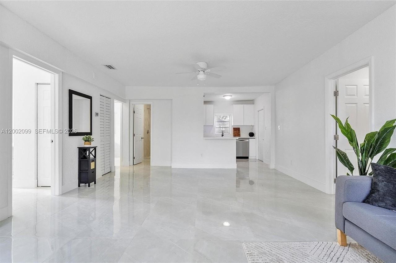 1810 Nw 47th St - Photo 2 of 26