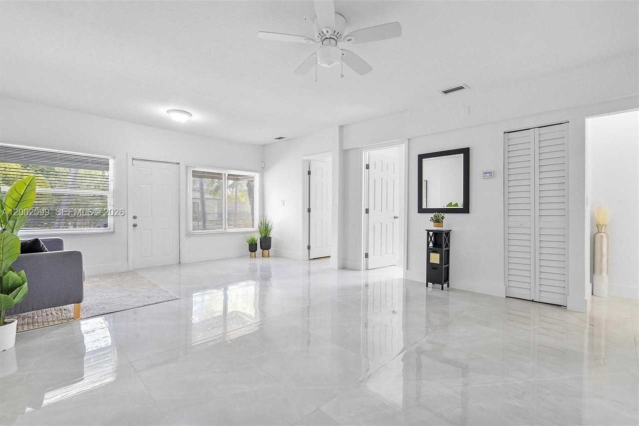 1810 Nw 47th St - Photo 7 of 26