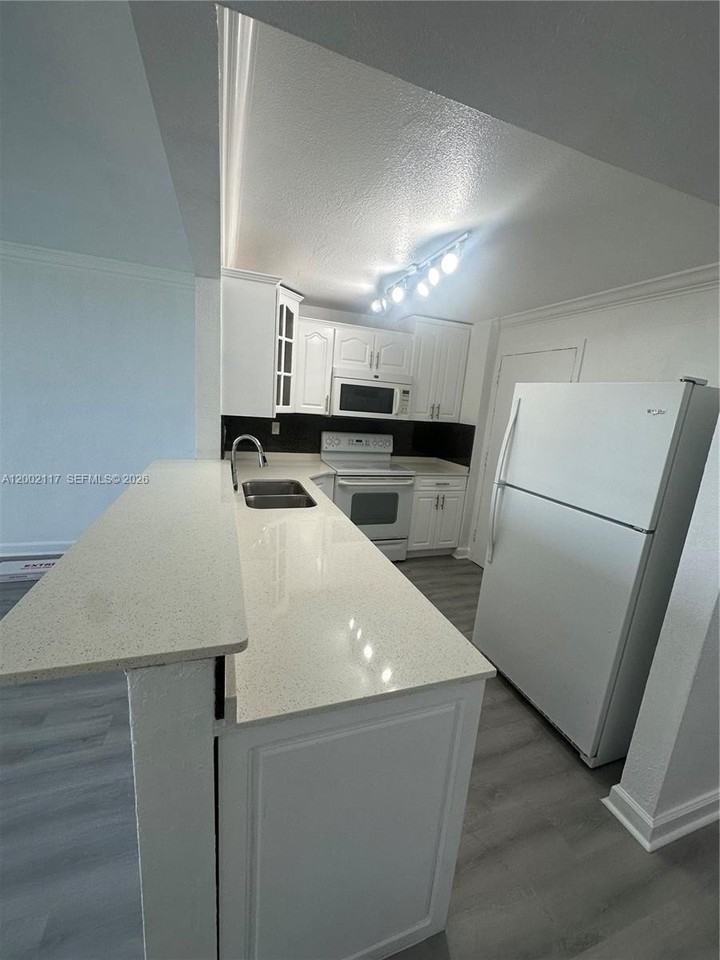 9001 Sw 77th Ave #C702 - Photo 2 of 11