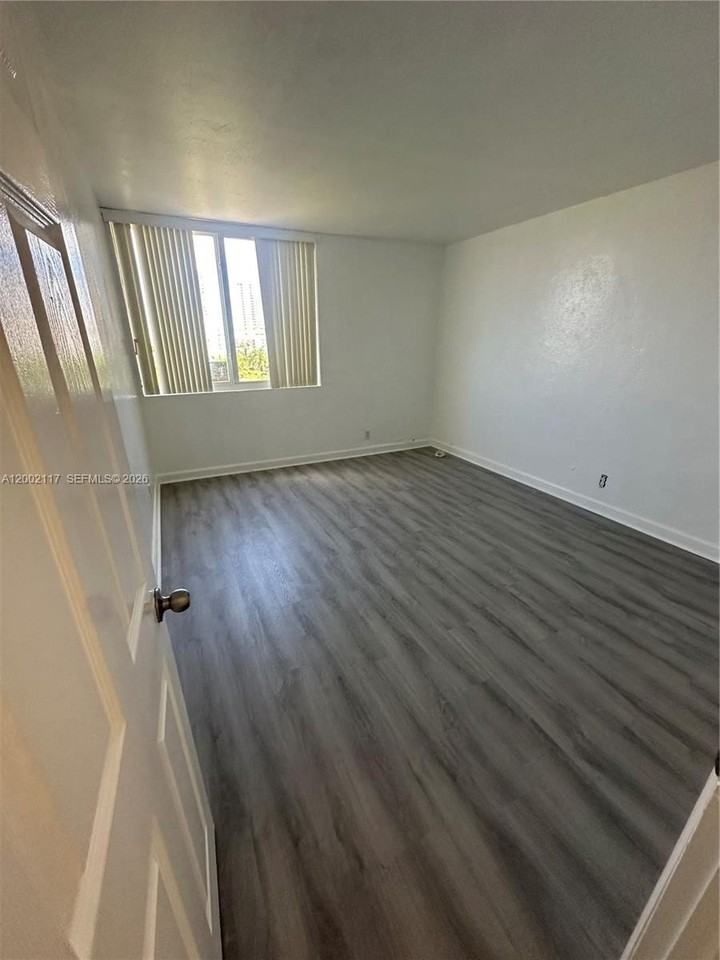 9001 Sw 77th Ave #C702 - Photo 4 of 11