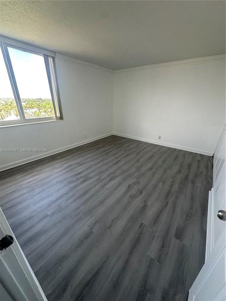 9001 Sw 77th Ave #C702 - Photo 6 of 11