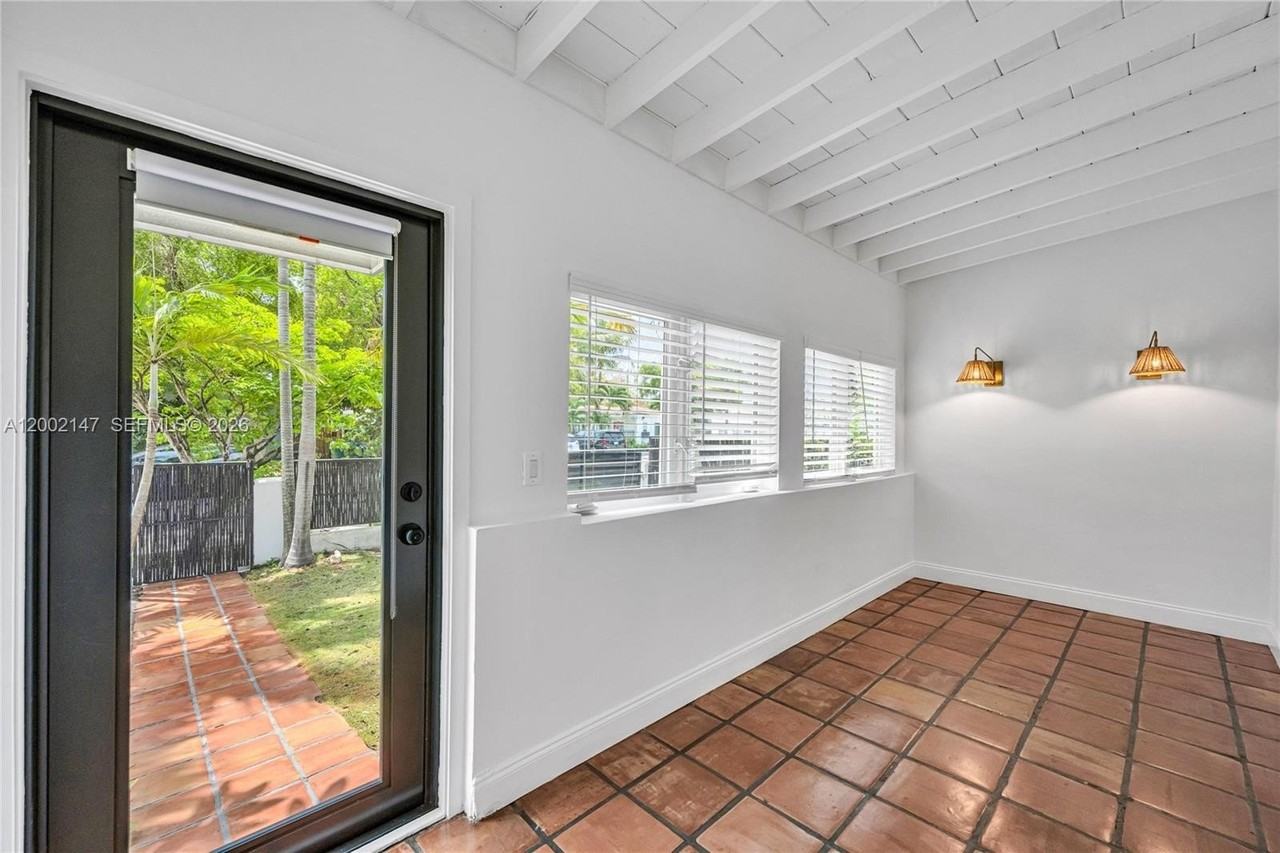 429 Ne 73rd St - Photo 2 of 49