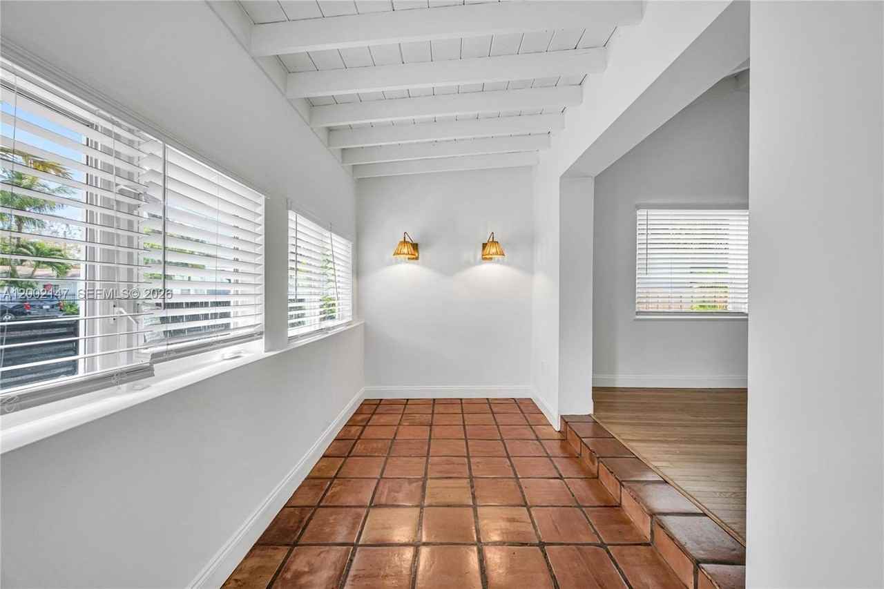 429 Ne 73rd St - Photo 3 of 49