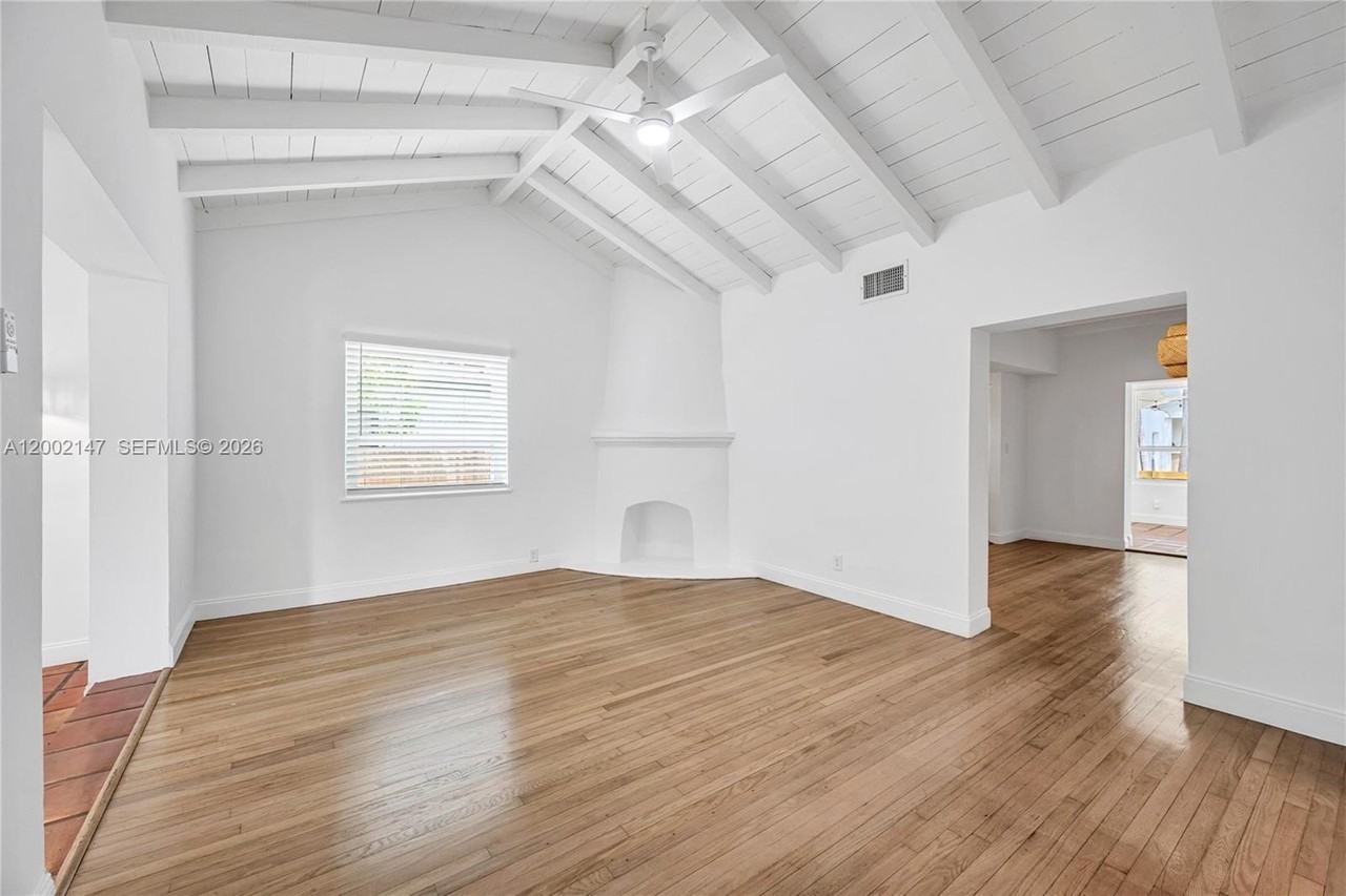 429 Ne 73rd St - Photo 6 of 49