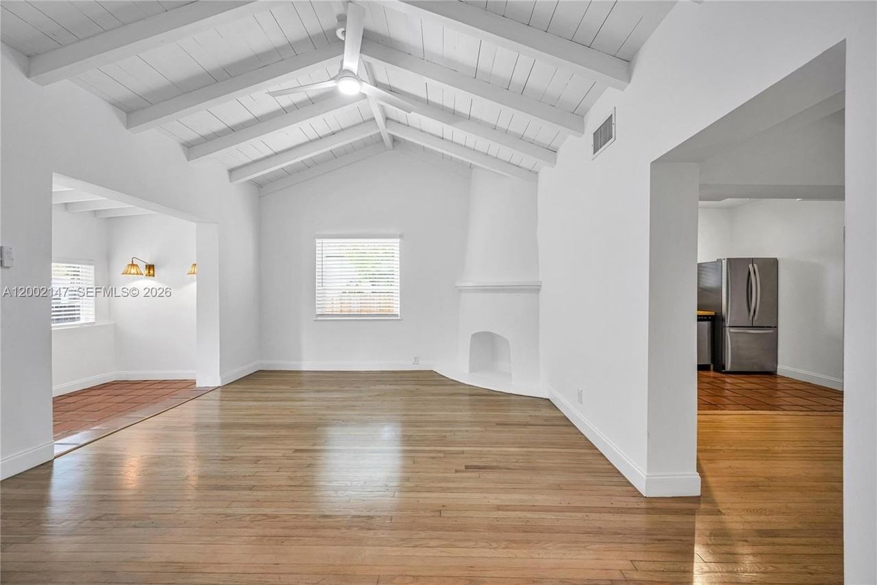 429 Ne 73rd St - Photo 7 of 49