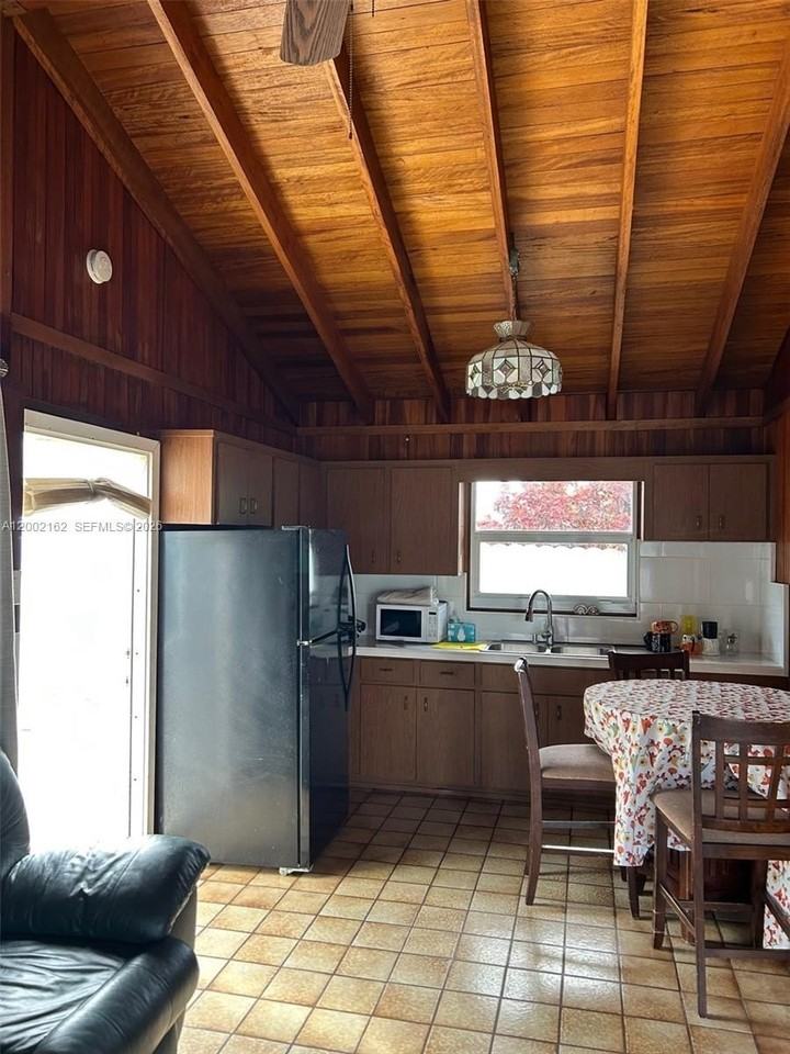 12765 Sw 19th St #REAR - Photo 4 of 8