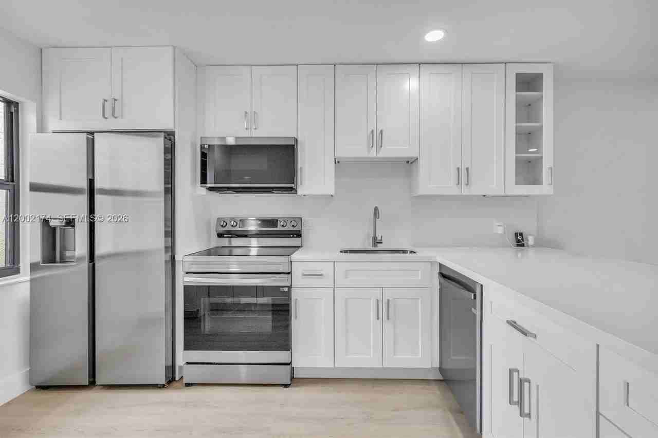 8535 Casa Del Lago #F - Photo 4 of 36