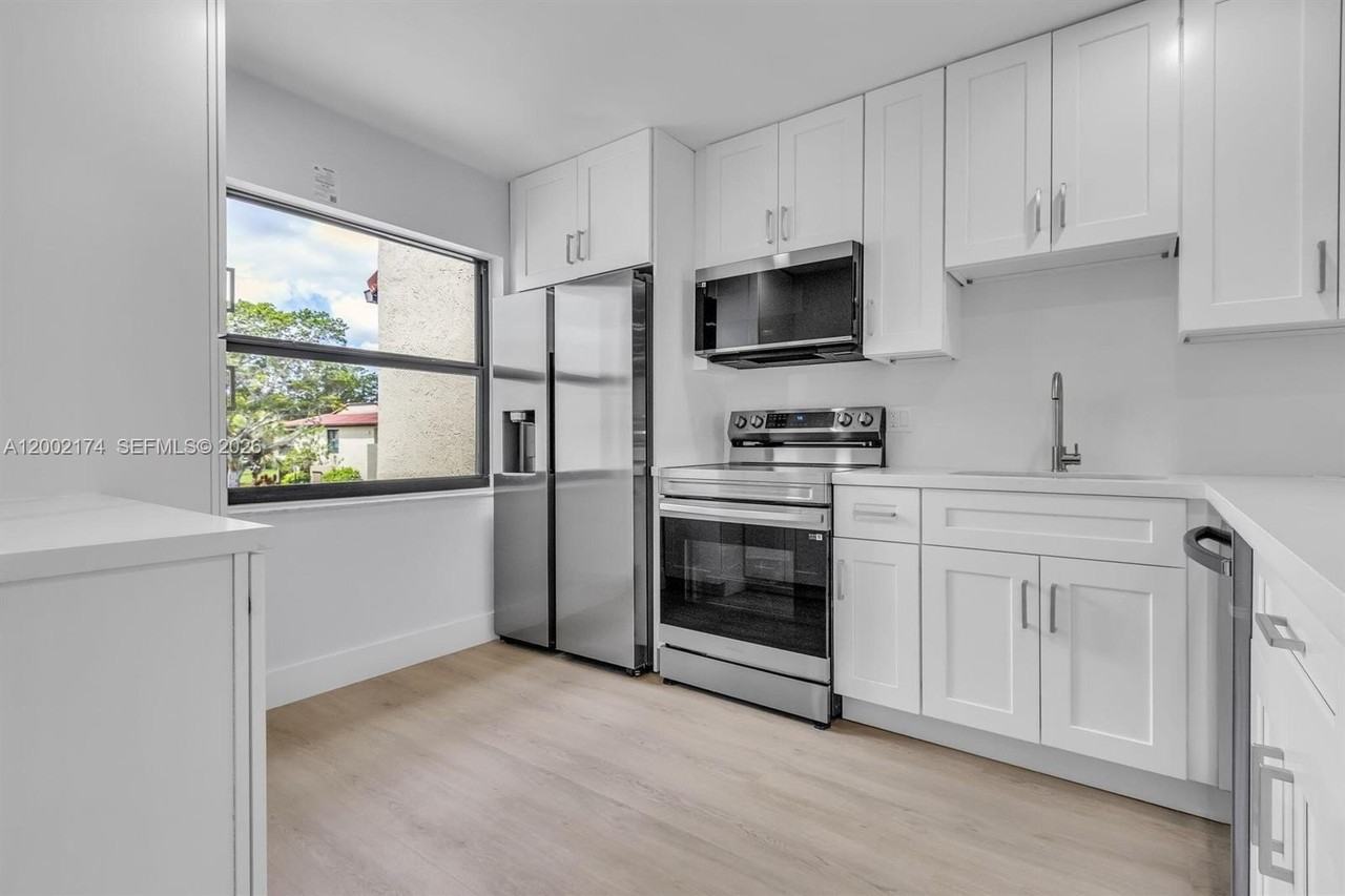8535 Casa Del Lago #F - Photo 5 of 36