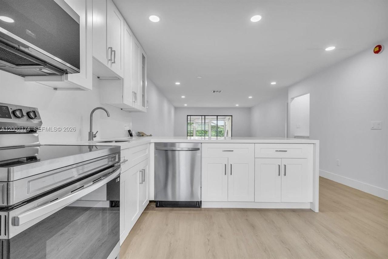 8535 Casa Del Lago #F - Photo 6 of 36