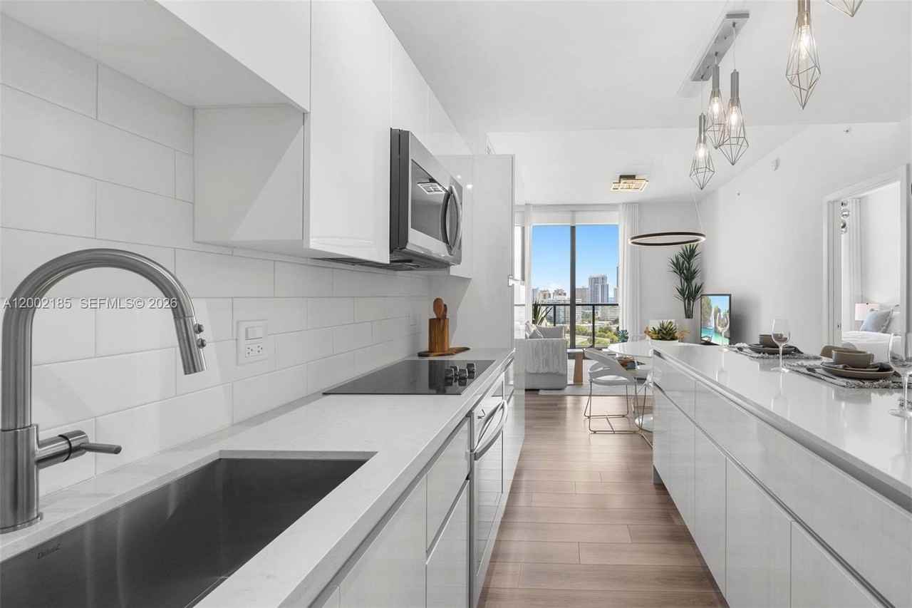 101 Diplomat Pkwy #908