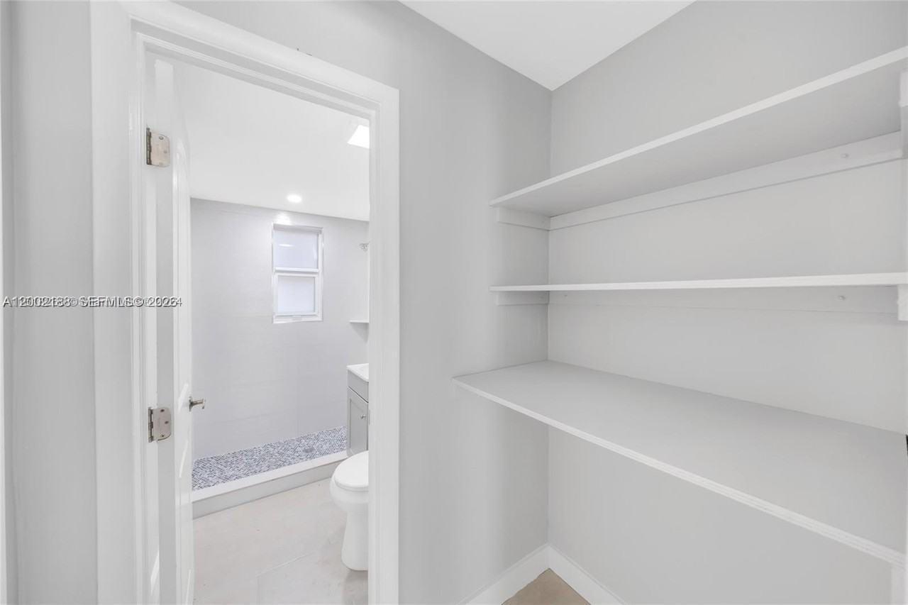 1140 Nw 1st Pl #4 - Photo 7 of 18