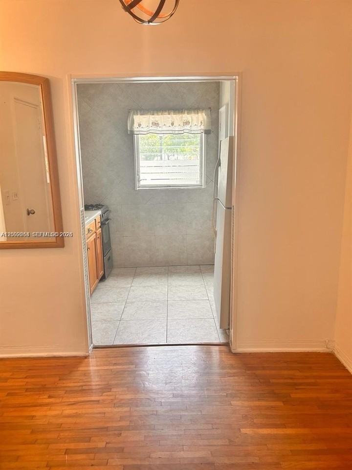 7945 Carlyle Ave #4 - Photo 5 of 14