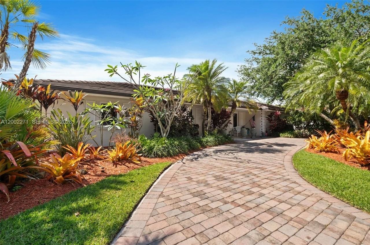 10740 Sw 74th Ct - Photo 2 of 50
