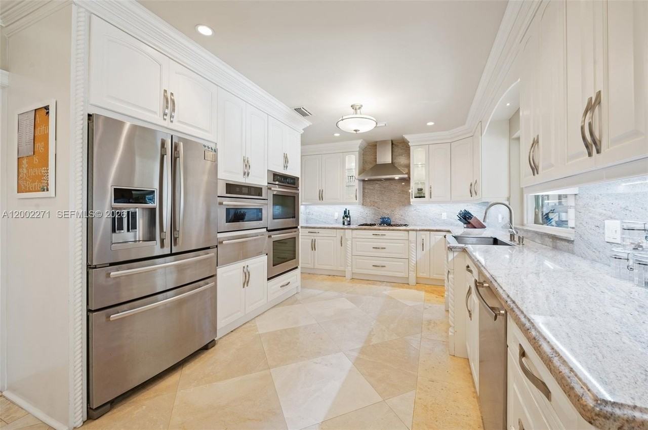10740 Sw 74th Ct - Photo 4 of 50