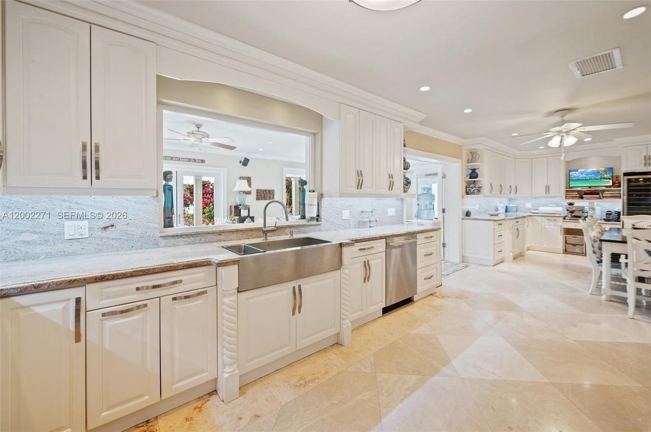10740 Sw 74th Ct - Photo 5 of 50
