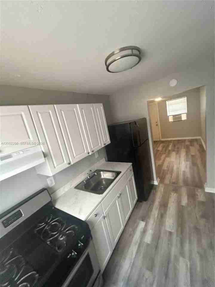 161 Nw 15th St #3 - Photo 2 of 15