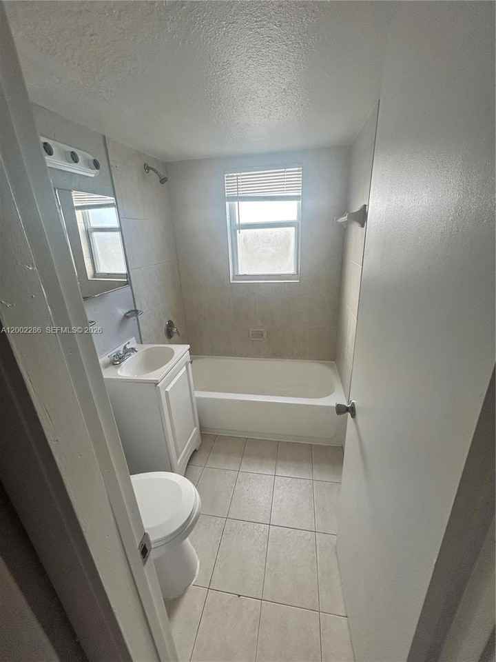 161 Nw 15th St #3 - Photo 7 of 15