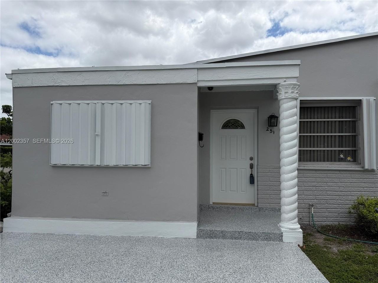 251 Sw 69th Ave - Photo 5 of 20