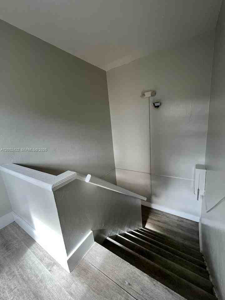 1421 Sw 37th Ave #3 - Photo 5 of 17