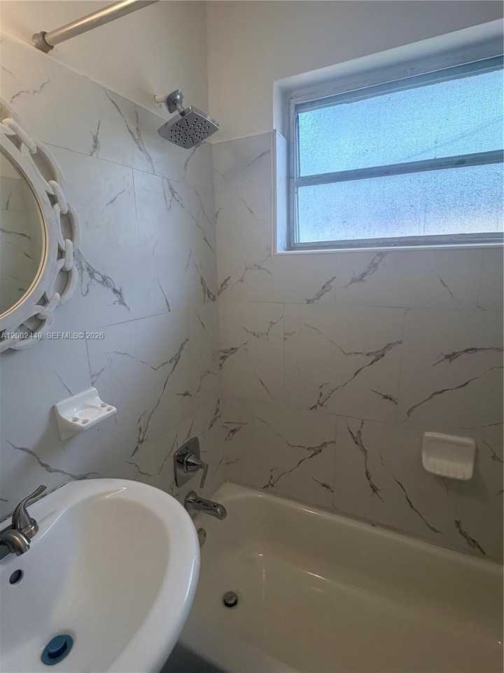 1290 Ne 156th St #0 - Photo 5 of 5
