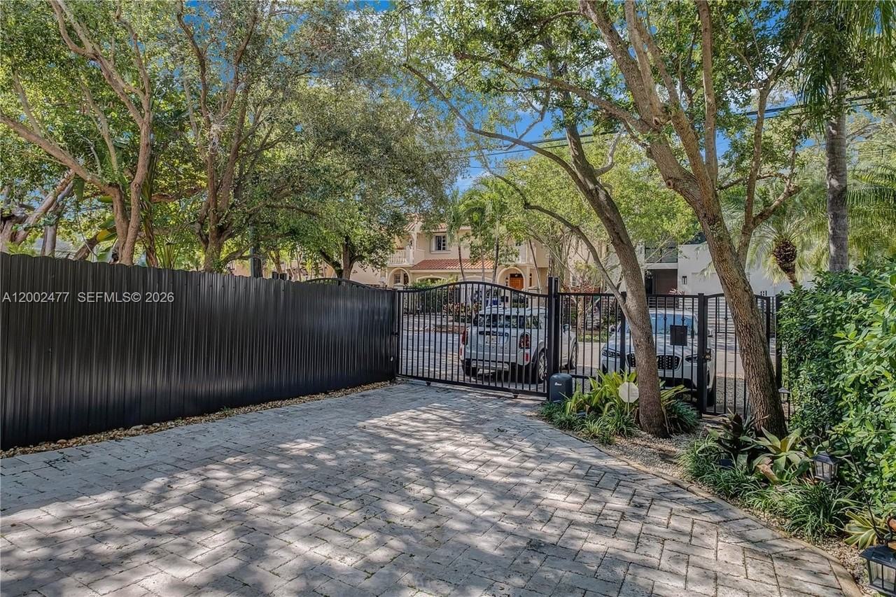 3141 Day Ave #3141 - Photo 3 of 37