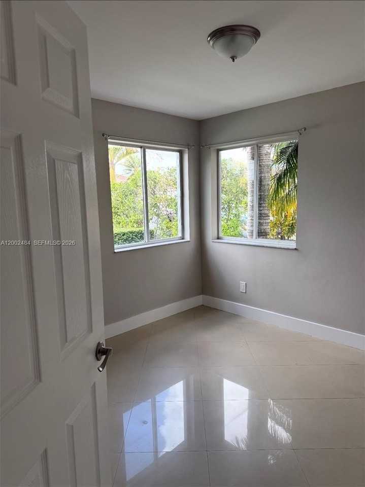 17501 Sw 142nd Ct - Photo 3 of 10