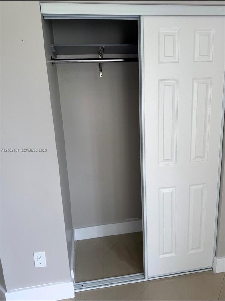 17501 Sw 142nd Ct - Photo 4 of 10