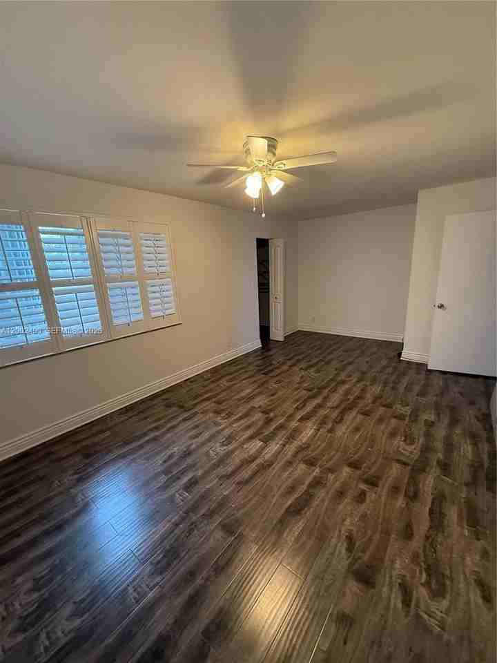 2606 Ne 10th St #2606 - Photo 3 of 10