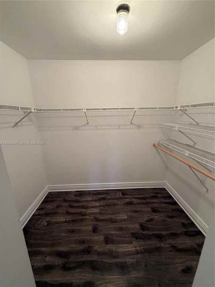 2606 Ne 10th St #2606 - Photo 4 of 10