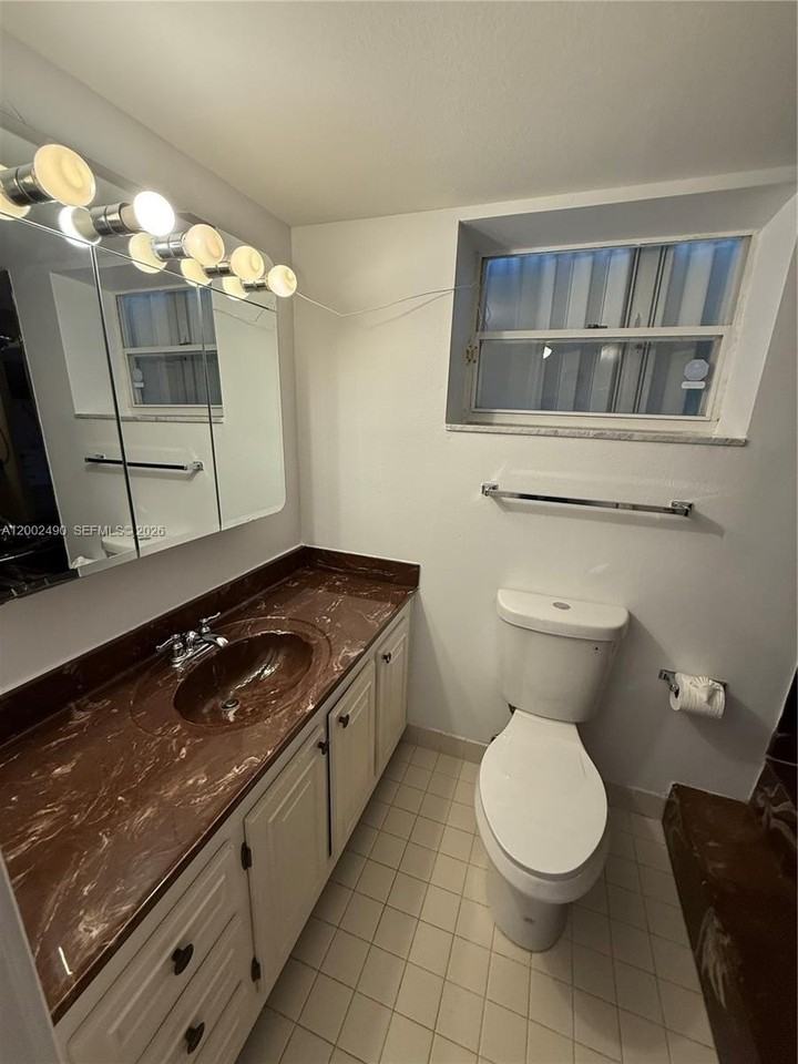 2606 Ne 10th St #2606 - Photo 7 of 10