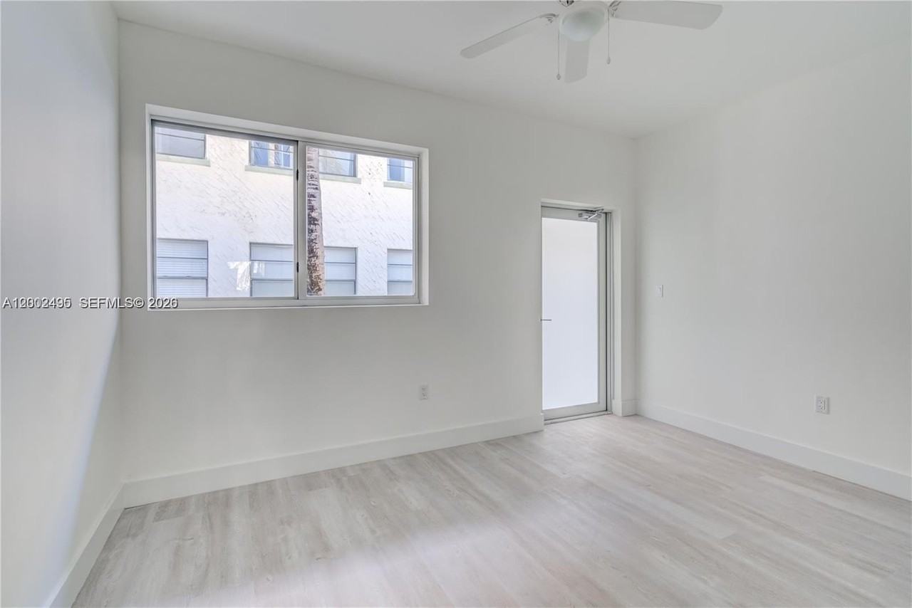 940 Michigan Ave #4 - Photo 3 of 19