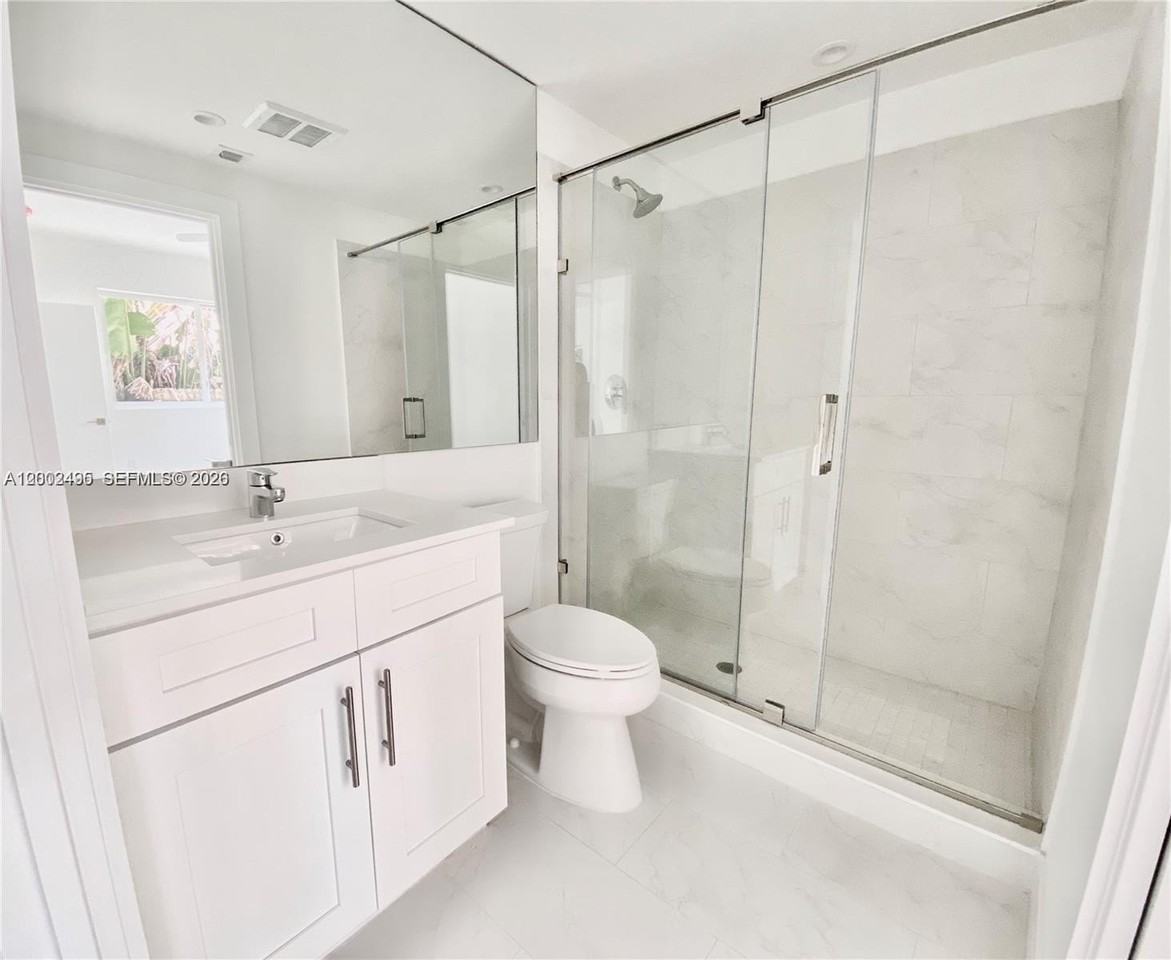 940 Michigan Ave #4 - Photo 6 of 19