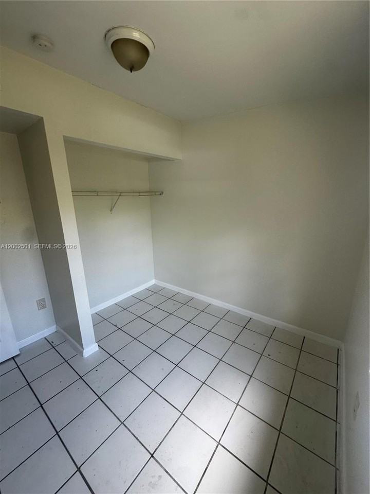 821 Sw 2nd St - Photo 7 of 25