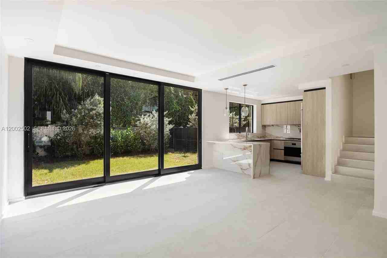 7498 Sw 100th St - Photo 5 of 50