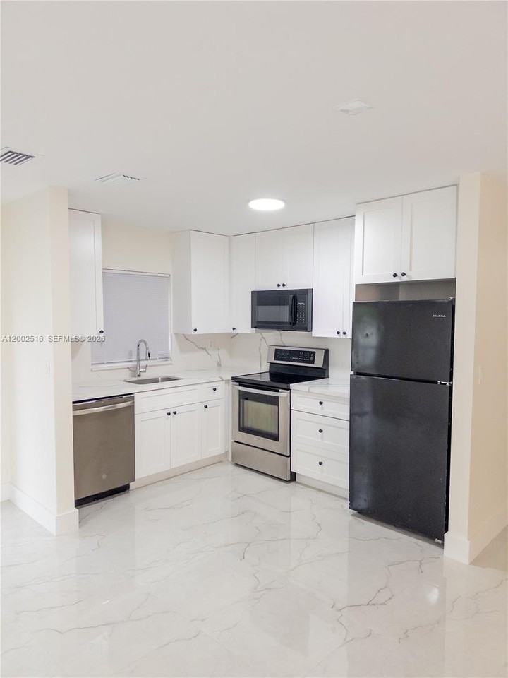 5400 Nw 18th St #3N - Photo 7 of 36