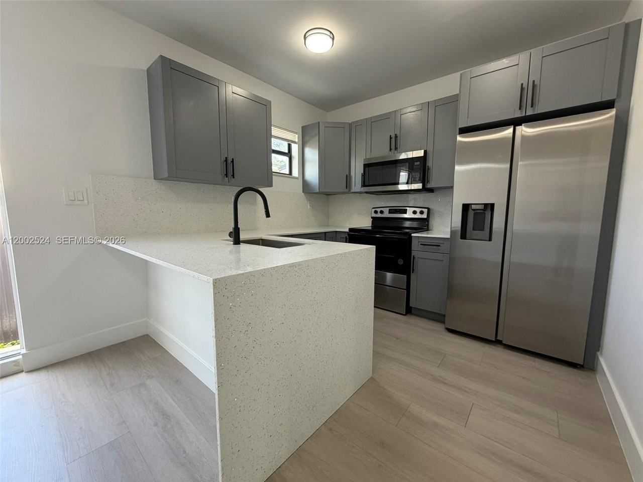2100 Sw 6th St - Photo 6 of 22