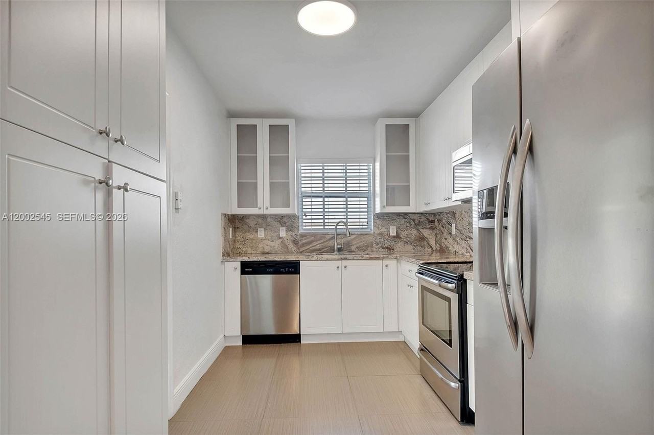 3604 Sw 60th Ave - Photo 7 of 24