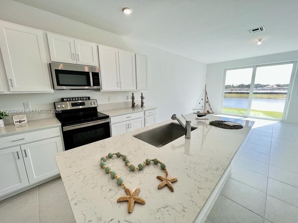 212 Se Woodbark St - Photo 3 of 29