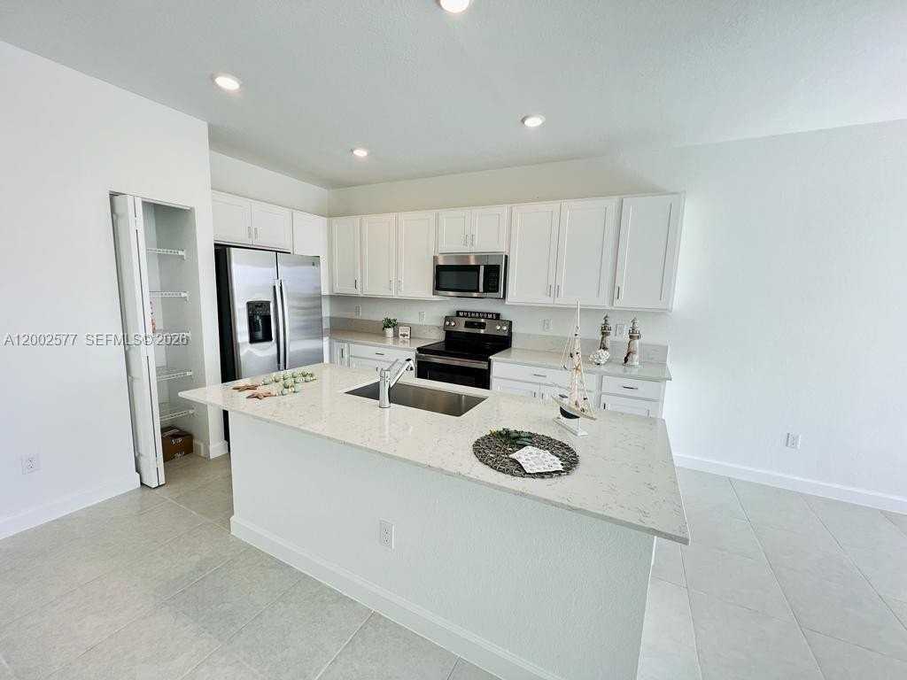 212 Se Woodbark St - Photo 6 of 29