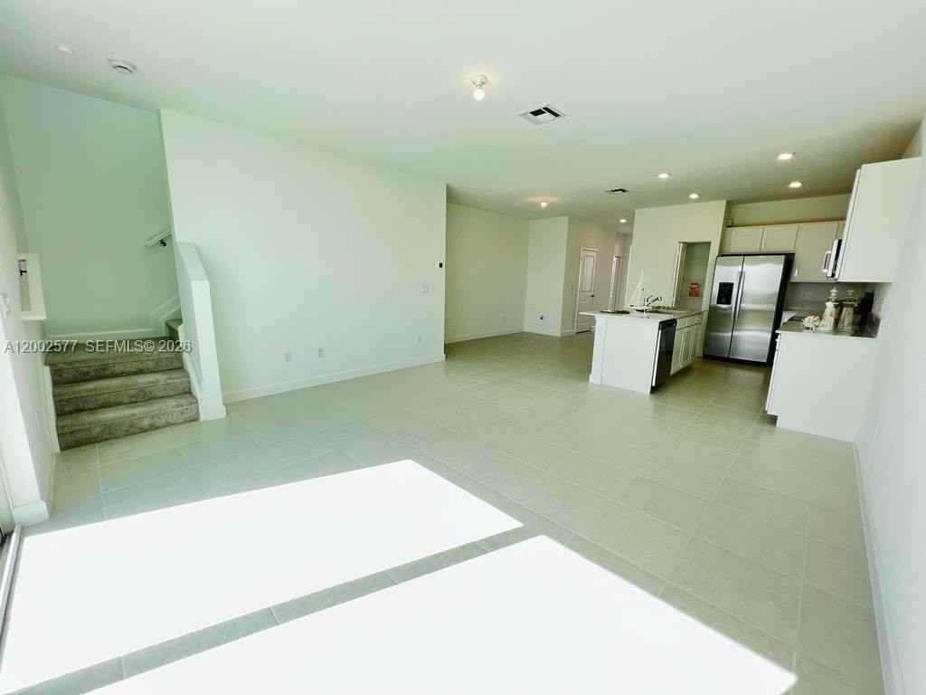 212 Se Woodbark St - Photo 7 of 29