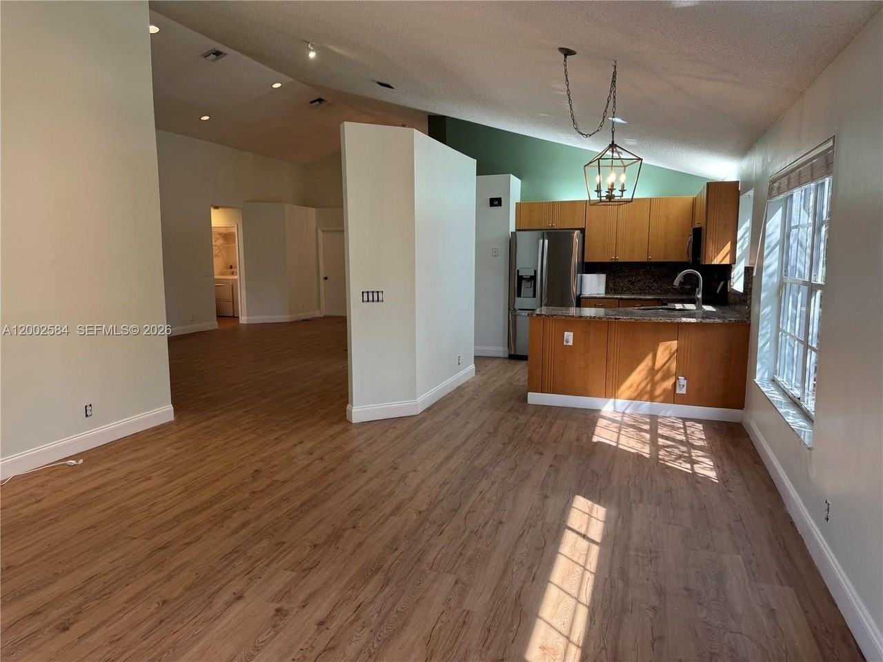 2019 Cove Ln - Photo 3 of 7