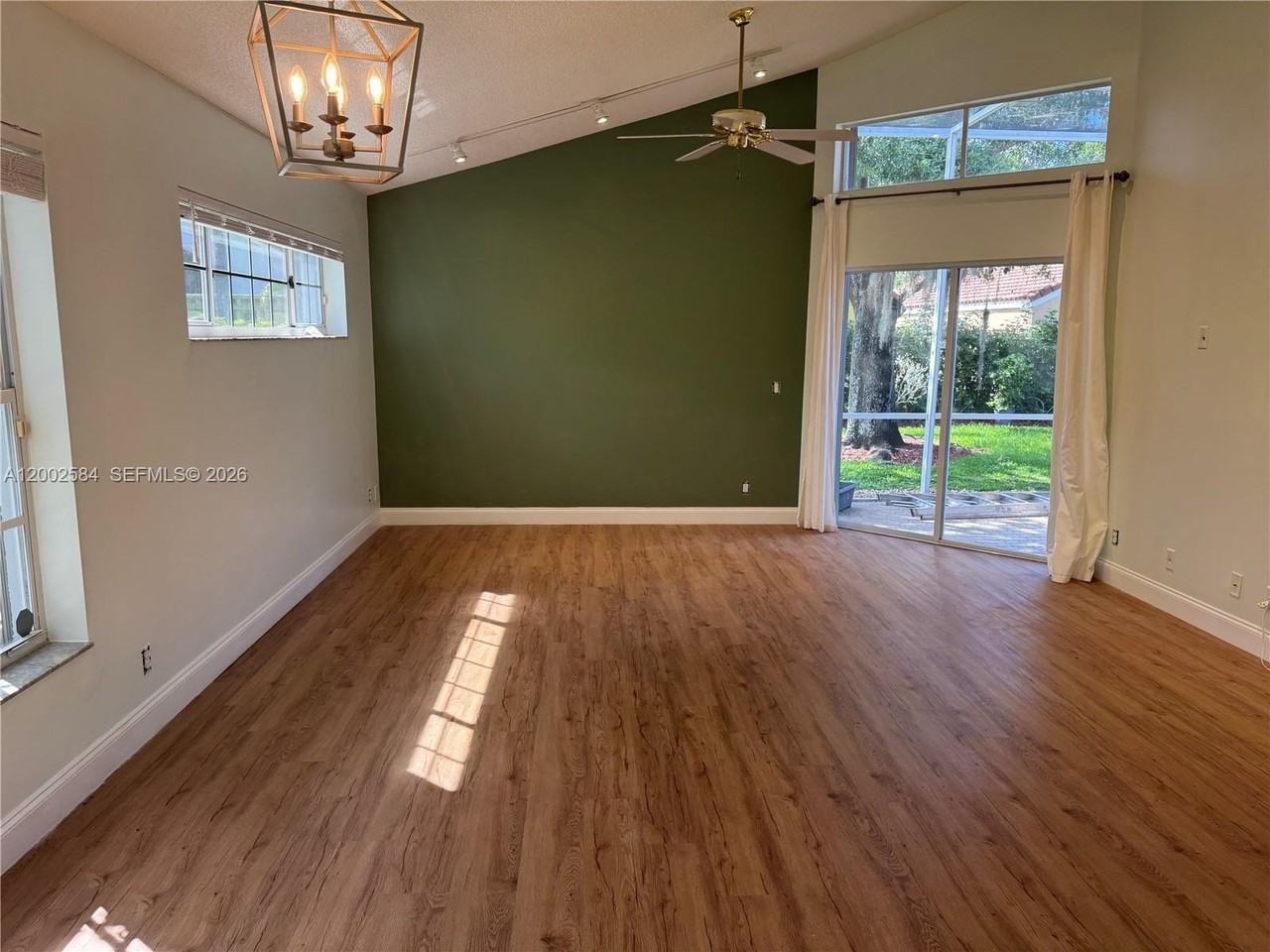 2019 Cove Ln - Photo 4 of 7