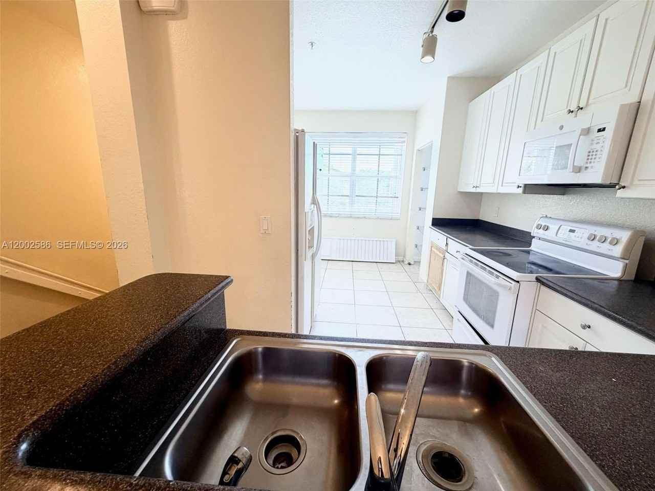 1751 Ne 6th St #1207 - Photo 4 of 10