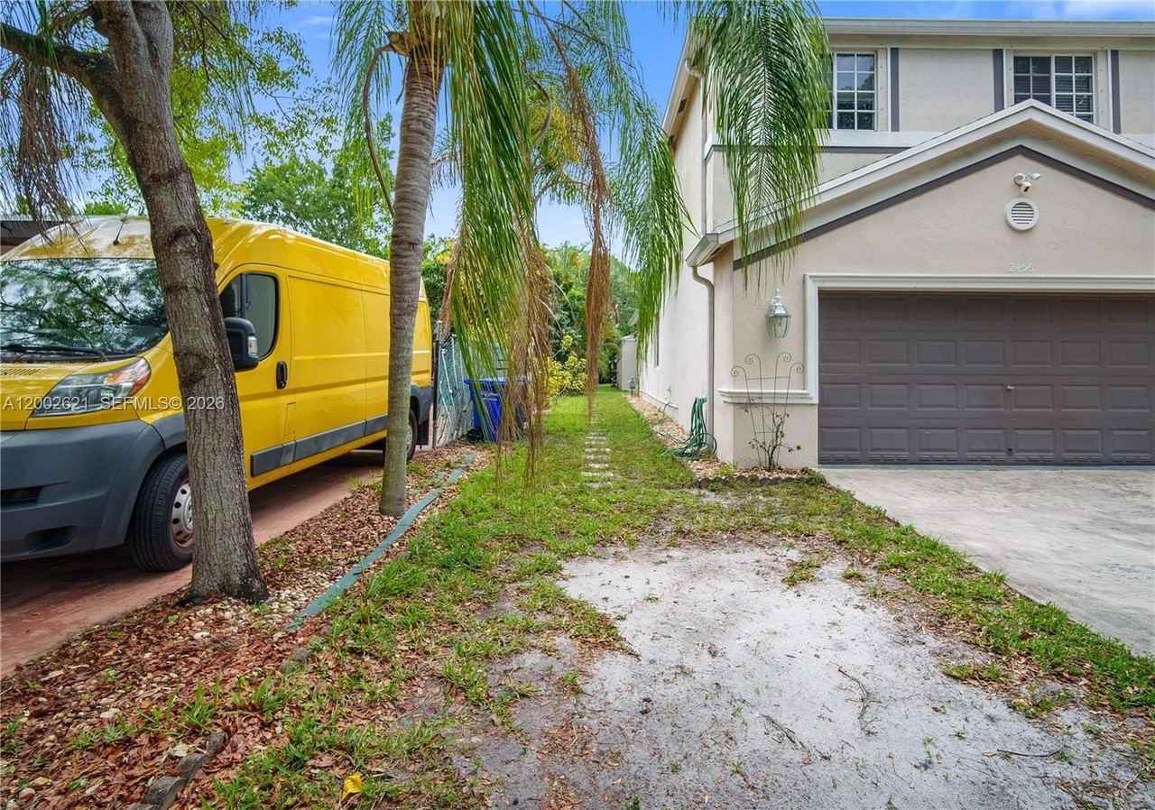 2456 Jackson St #1 - Photo 5 of 28