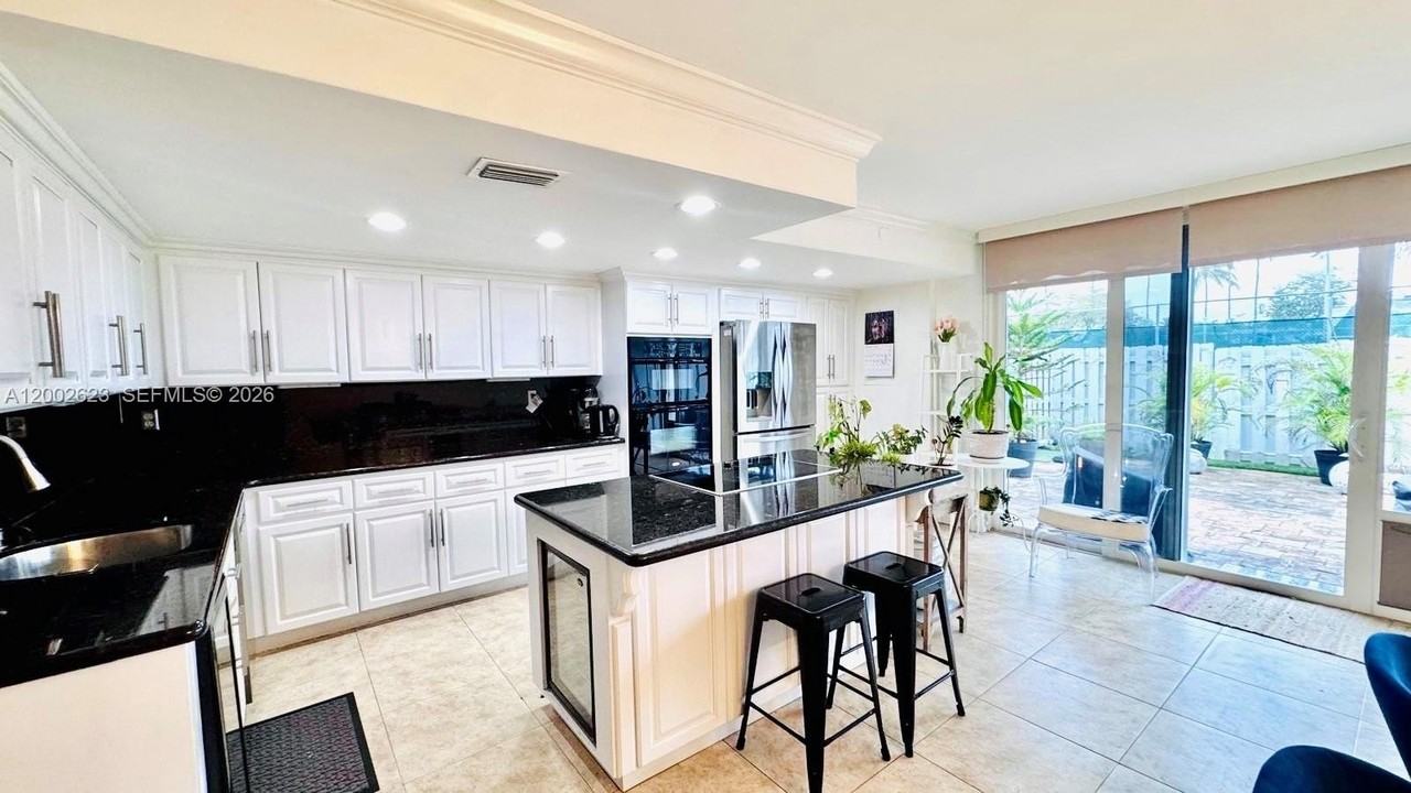 903 Ne 27th Ave #903 - Photo 2 of 50