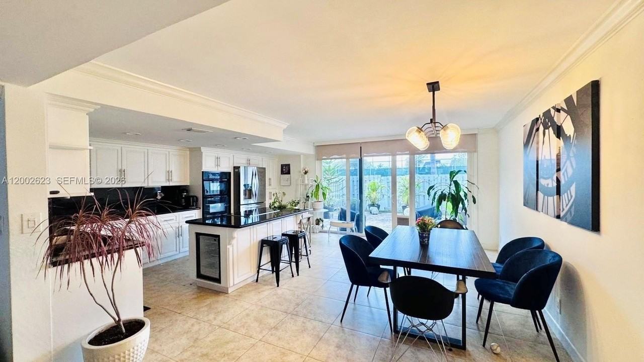 903 Ne 27th Ave #903 - Photo 3 of 50