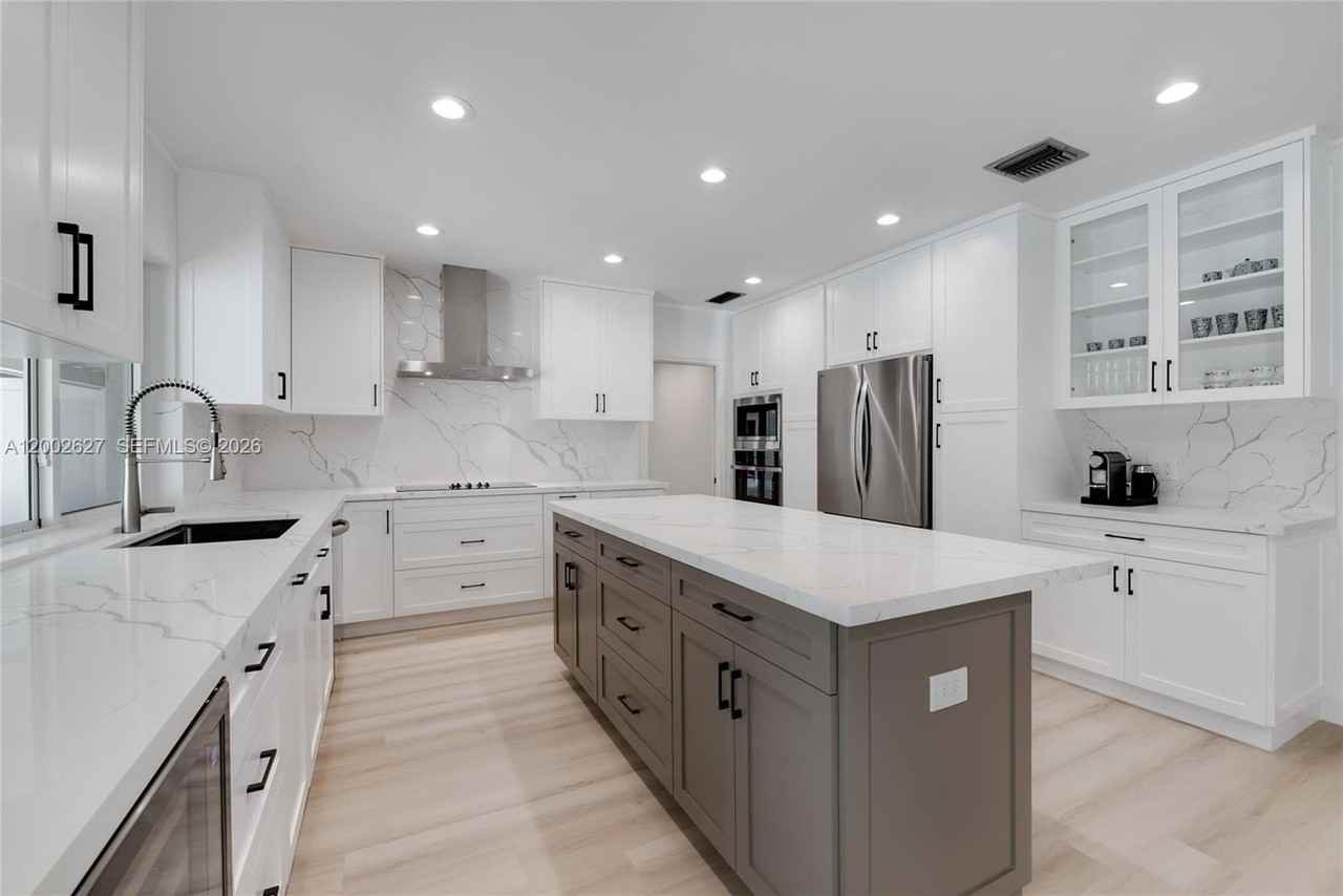 11401 Sw 67th Ave - Photo 4 of 22