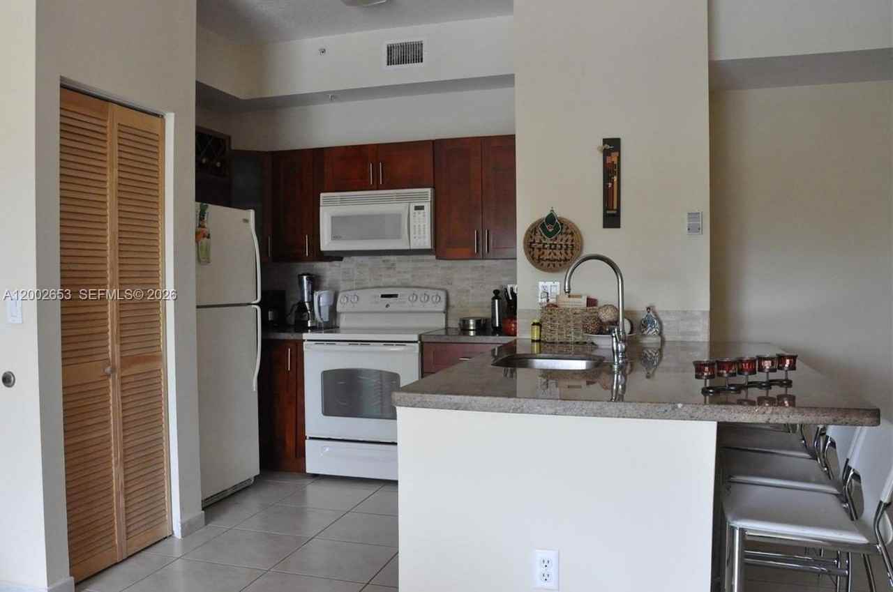 7330 Nw 114th Ave #201-5 - Photo 6 of 12