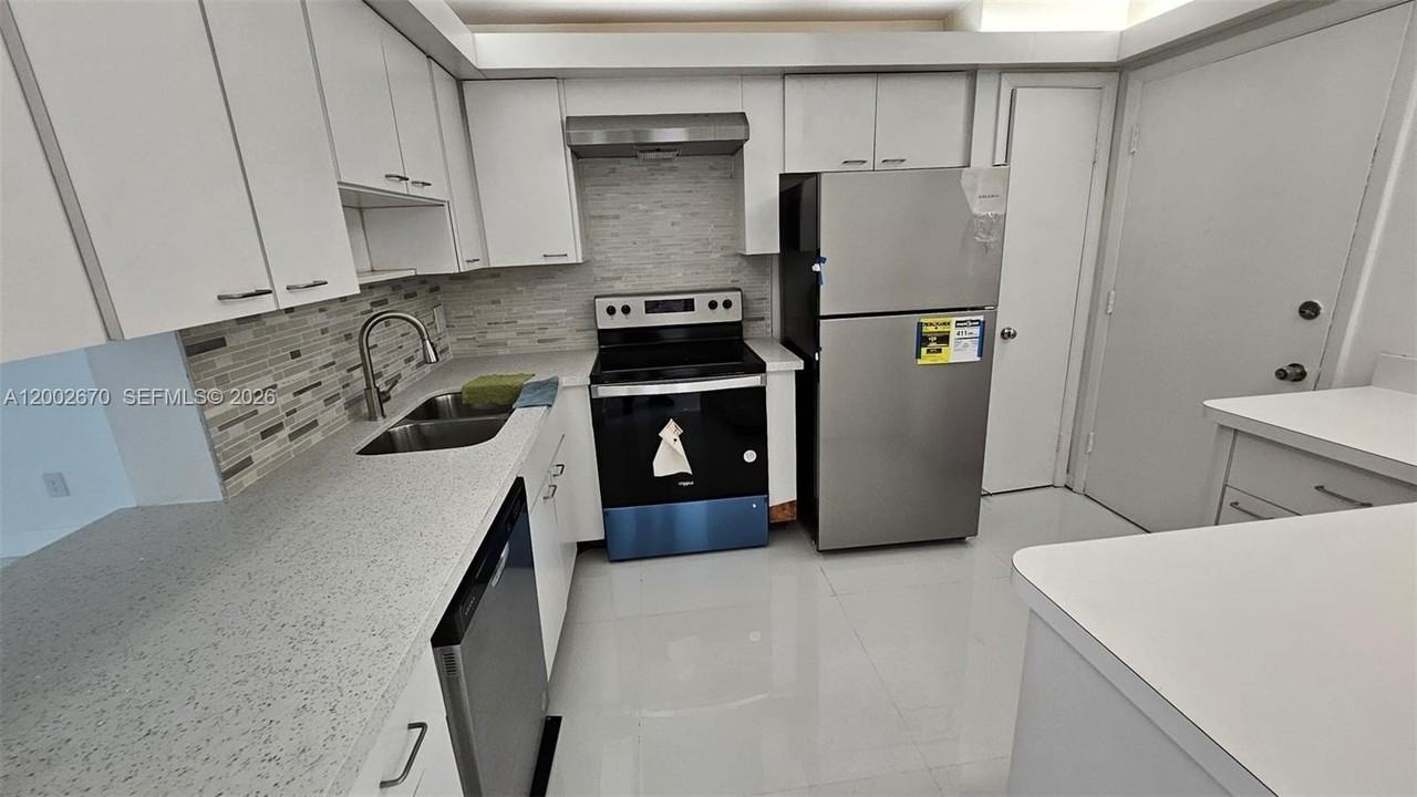 871 Ne 195th St #204 - Photo 3 of 11